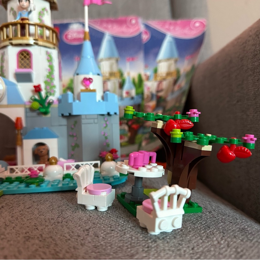 LEGO Disney Princess Cinderella Enchanted Castle Set - Blue and Pink - 41055 - Picture 14 of 14